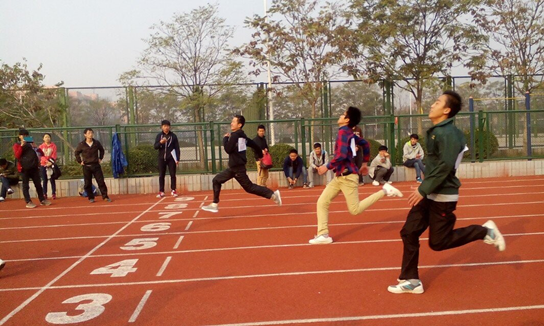 2014.11.09 中文av
举行2014年秋季运动会72